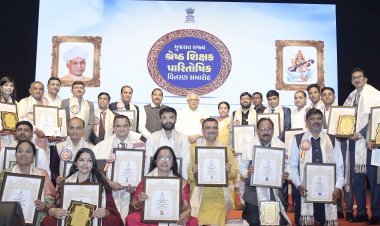મુખ્યમંત્રી શ્રી ભૂપેન્દ્ર પટેલના હસ્તે રાજ્યના ૩૦ શિક્ષકોને 'શ્રેષ્ઠ શિક્ષક પારિતોષિક' અર્પણ: પાંચ પ્રતિભાશાળી વિદ્યાર્થીઓને પ્રમાણપત્રો એનાયત