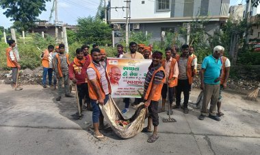 સાળંગપુરધામ ખાતે વડાપ્રધાનશ્રી નરેન્દ્રભાઈ મોદીના ૭૫મા જન્મદિવસ નિમિત્તે "સ્વચ્છતા હી સેવા-૨૦૨૫" અંતર્ગત "સ્વચ્છોત્સવ";ની ઉજવણીના ભાગરૂપે આજે સ્વચ્છતા અભિયાનની વિશેષ ઉજવણી