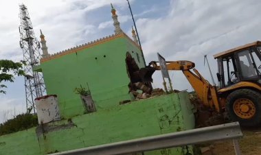 દેવભૂમિ દ્વારકા જિલ્લાના ગ્રામ્ય વિસ્તારમાં હાઈવે ટચ ગેરકાયદે દબાણો પર તંત્રનું બુલડોઝર