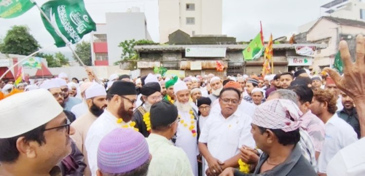 ઈદેમીલાદુન્નબી નિમિતે જૂનાગઢ શહેરમાં શાનદાર જુલુસ નીકળ્યું : હજારો લોકો જાેડાયા