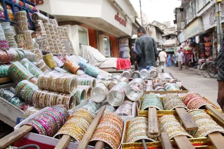 શ્રાદ્ધપક્ષ શરૂ થતાં જૂનાગઢ સહીત સૌરાષ્ટ્રની બજારોમાં ખરીદીને બ્રેક : બજારોમાં મંદી