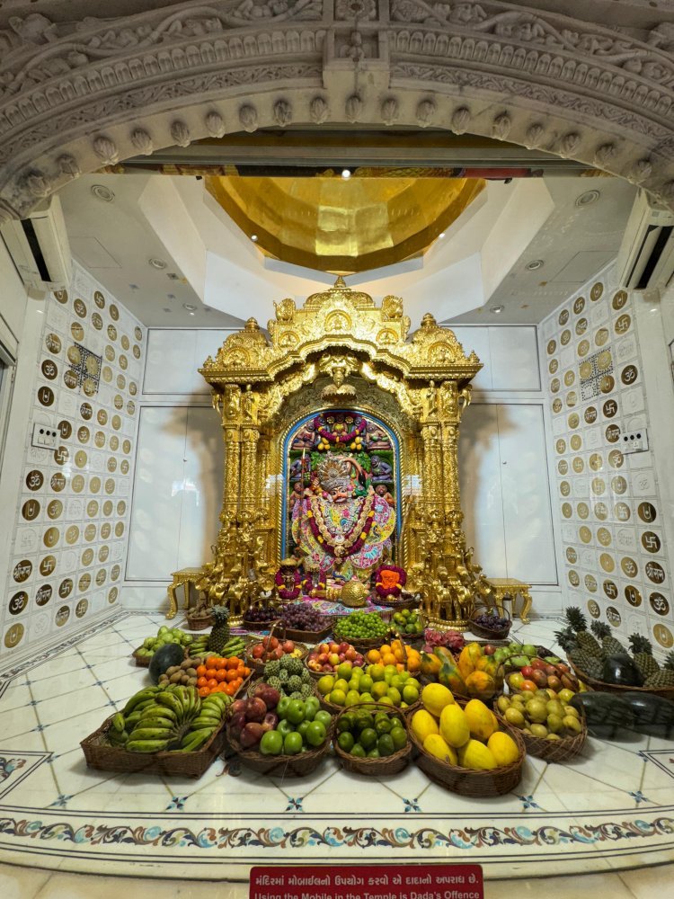 શ્રી કષ્ટભંજનદેવ હનુમાનજીદાદાને વિવિધ ફ્રુટનો અન્નકૂટ ધરાવાયો