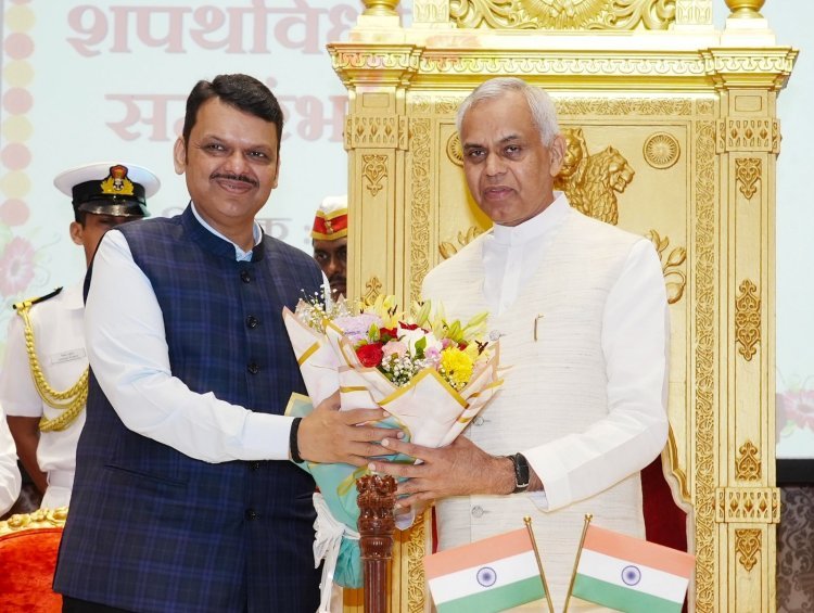 મહારાષ્ટ્રના રાજ્યપાલ તરીકે શપથ ગ્રહણ કરતા ગુજરાતના રાજ્યપાલશ્રી આચાર્ય દેવવ્રતજી