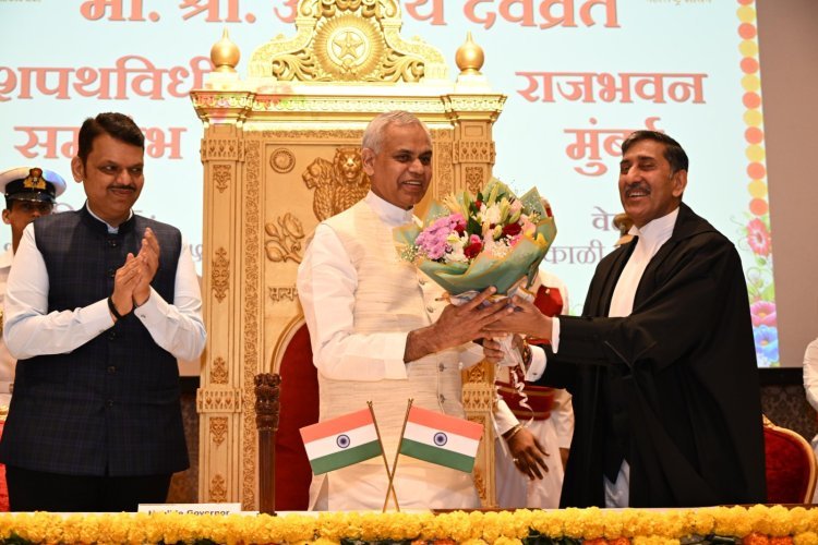 મહારાષ્ટ્રના રાજ્યપાલ તરીકે શપથ ગ્રહણ કરતા ગુજરાતના રાજ્યપાલશ્રી આચાર્ય દેવવ્રતજી