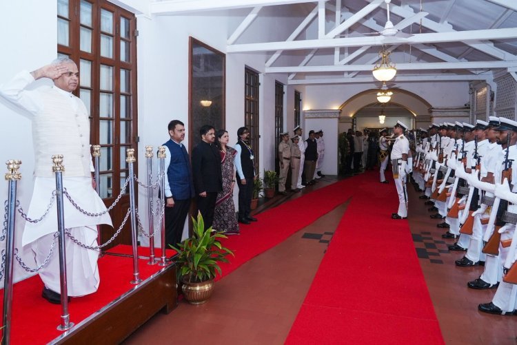 મહારાષ્ટ્રના રાજ્યપાલ તરીકે શપથ ગ્રહણ કરતા ગુજરાતના રાજ્યપાલશ્રી આચાર્ય દેવવ્રતજી