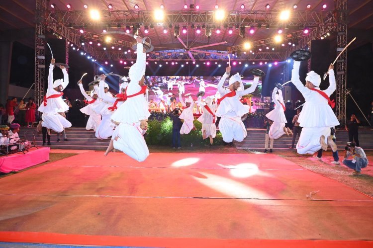 ગુજરાતી અને મેવાડી સંસ્કૃતિને ઉજાગર કરતો ‘વાઇબ્રન્ટ ગુજરાત પ્રી-નવરાત્રિ ફેસ્ટિવલ’ ઉદયપુર ખાતે યોજાયો