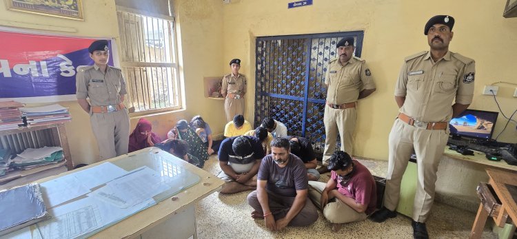 ગીર નેચરલ ફાર્મમાં ડાન્સ-દારૂની મહેફીલમાં પોલીસ ત્રાટકી : ૪ મહિલા સહિત ૧૧ની ધરપકડ - ચકચાર