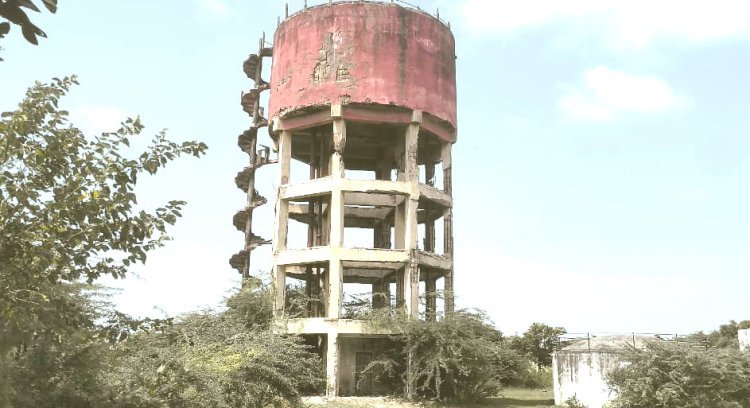 સુત્રાપાડા તાલુકાના મટાણા જર્જરીત પાણીની ટાંકીથી ગામ લોકોમાં ભયનો માહોલ