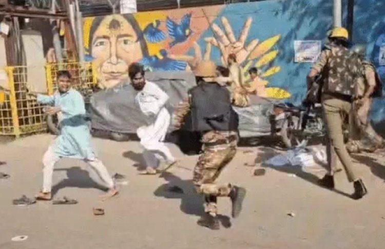 બરેલીમાં જુમ્માની નમાજ  બાદ ભારે પથ્થરમારો અને હિંસા.