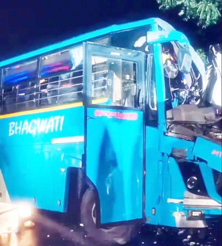 બોટાદ નજીક આજે સવારે ટ્રક-લકઝરી વચ્ચે જાેરદાર ટક્કર : ૩ના મોત, ર૦ ઘાયલ