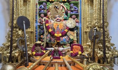 વિજયાદશમી(દશેરા) નિમિતે શ્રી કષ્ટભંજનદેવ હનુમાનજી દાદાને શ્રીરામ ભગવાનની થીમવાળા વાઘા પહેરાવ્યા