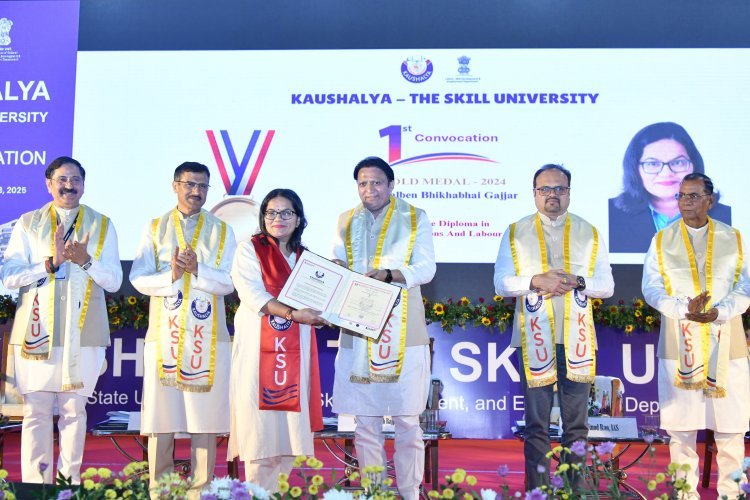 કૌશલ્ય વિકાસ અને રોજગાર મંત્રી શ્રી બલવંતસિંહ રાજપૂતની અધ્યક્ષતામાં કૌશલ્યા – ધ સ્કિલ યુનિવર્સિટીનો પ્રથમ દીક્ષાંત સમારોહ ગાંધીનગર ખાતે યોજાયો