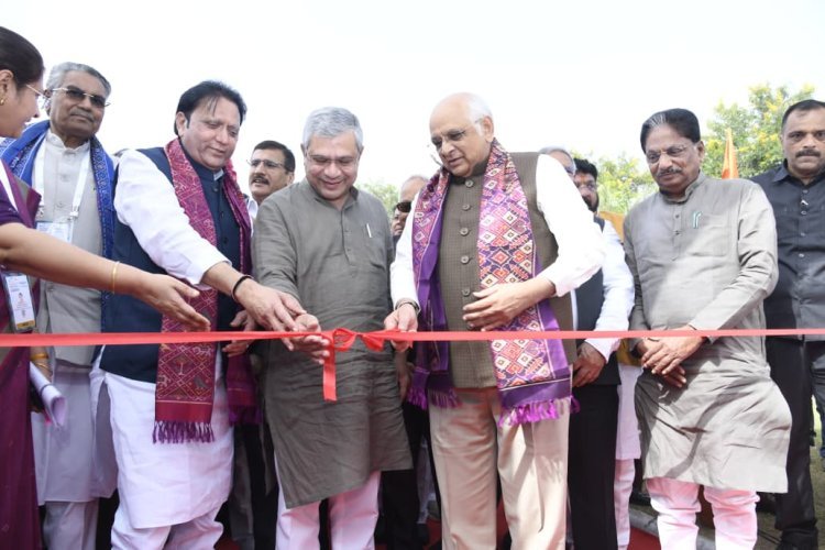 મુખ્યમંત્રી શ્રી ભૂપેન્દ્ર પટેલ તેમજ ભારત સરકારના રેલવે, સૂચના અને પ્રસારણ મંત્રી શ્રી અશ્વિની વૈષ્ણવના હસ્તે મહેસાણામાં આયોજિત VGRCમાં ટ્રેડ શૉ અને એક્ઝિબિશન ઉદ્ઘાટન