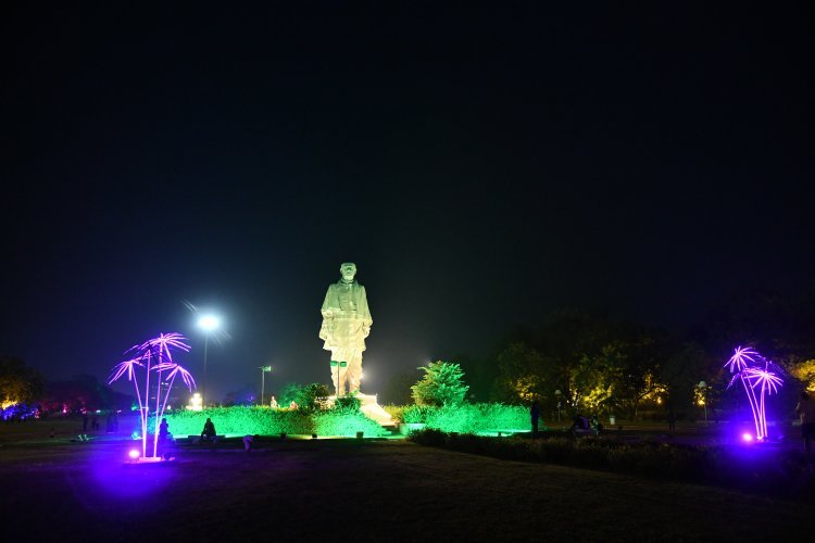 "વિકાસ સપ્તાહની ઉજવણી અંતર્ગત" કેપિટલ સિટી ગાંધીનગર રોશનીથી ઝળહળી ઉઠ્યું