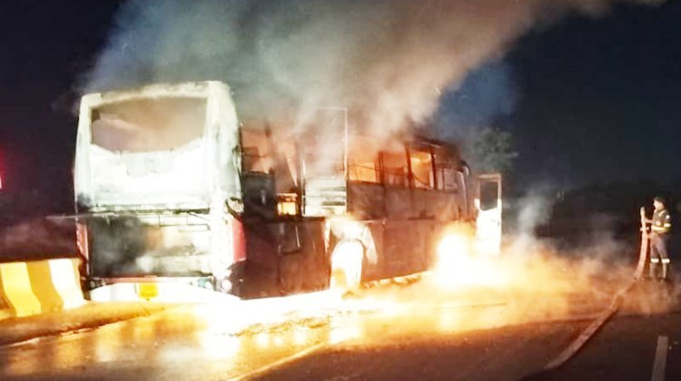 પાવાગઢથી બાવળા આવી રહેલી લકઝરી બસ ભડભડ સળગી : તમામ યાત્રાળુઓનો આબાદ બચાવ