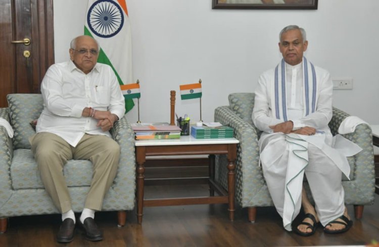 મુખ્યમંત્રી ભુપેન્દ્ર પટેલે રાજ્યપાલ આચાર્ય દેવવ્રતજીની મુલાકાત કરી.