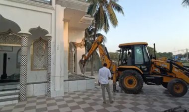 સોમનાથમાં સરકારી જગ્યામાં ખડકાયેલ ધાર્મિક દબાણ દુર કરવા સમયે ટોળાએ કરેલ પથ્થરમારામાં બે પોલીસકર્મી ઈજાગ્રસ્ત થયા