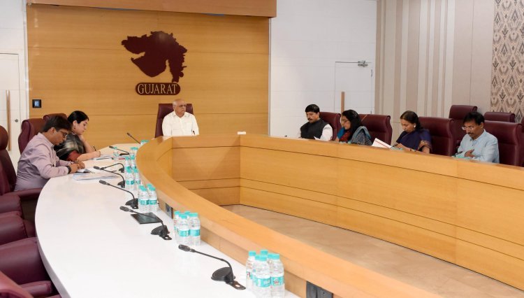 મુખ્યમંત્રી ભૂપેન્દ્ર પટેલે તાજેતરમાં રાજ્યમાં થયેલા કમોસમી વરસાદ અને વાતાવરણમાં આવેલા પલટાને કારણે ખેતી પાકોને થયેલા નુકશાન અંગે સંપૂર્ણ સંવેદનશીલતા દાખવીને ધરતીપુત્રોની આપદાના આ સમયે તેમની પડખે ઉભા રહેવાના દિશાનિર્દેશો આપ્યા