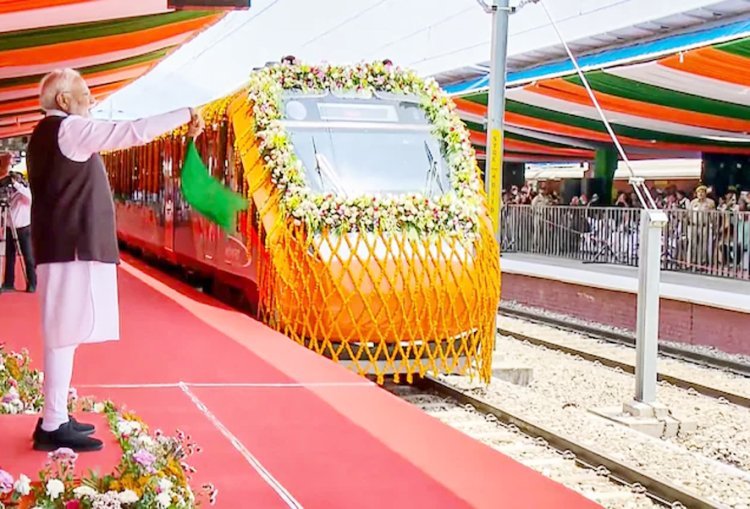 વડાપ્રધાન મોદીએ વારાણસીથી ૪ વંદે ભારત ટ્રેનને લીલીઝંડી આપી