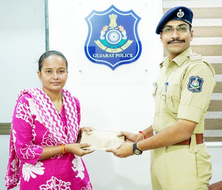 મુખ્યમંત્રીના ઓએસડી તથા જૂનાગઢ એસપીએ માં-બાપ વગરની બ્રાહ્મણ દીકરીને વ્હારે આવ્યા ને સાથે આપ્યો હૂંફ અને પ્રેમ