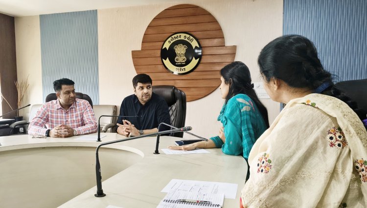રાજ્યની જનગણના કચેરીના ડાયરેક્ટર સુજલ મયાત્રાએ સુરત  મ્યુનિસિપલ કોર્પોરેશનમાં જનગણના-૨૦૨૭ પૂર્વ-ટેસ્ટની ક્ષેત્રિય કામગીરીની સમીક્ષા કરી
