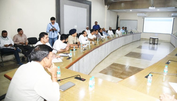 નેશનલ હાઈવે સંબંધિત પ્રશ્નોની સમીક્ષા બેઠકમાં કેન્દ્રીય મંત્રી મનસુખભાઈ માંડવીયાની રાજકોટ-જેતપુર નેશનલ હાઇવેનું કામ ઝડપથી પૂર્ણ કરવા NHAIને સૂચના