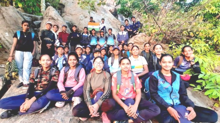 મહારાજા કૃષ્ણકુમારસિંહજી યુનિવર્સીટી,ભાવનગરના ભાઈઓ તથા બહેનોએ  સાહસિક ખડક ચઢાણની દસ  દિવસની  શિબિર પૂર્ણ કરી