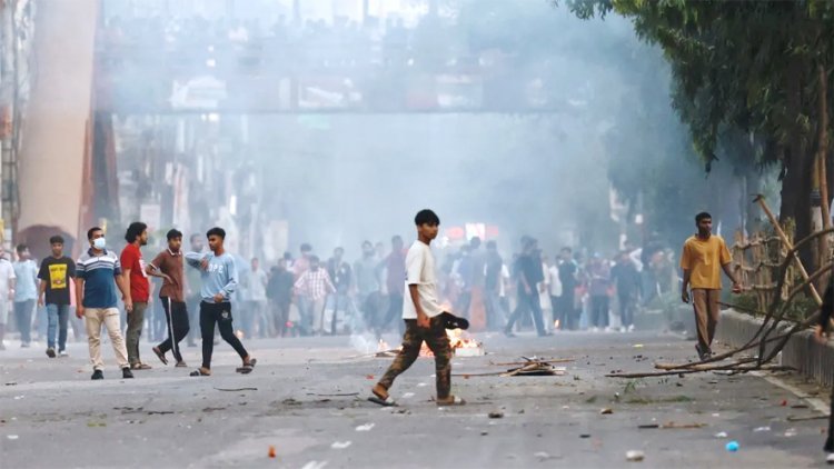 બાંગ્લાદેશમાં બળવાની સ્થિતિ : પાટનગર ઢાકામાં સ્થિતિ બેકાબુ : લશ્કર બોલાવાયું