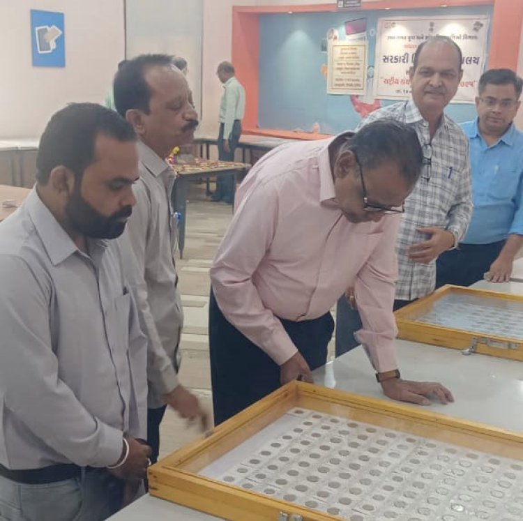 જૂનાગઢ જીલ્લા પુસ્તકાલય ખાતે પ્રાચીન સિકકાઓનું પ્રદર્શન યોજાયું