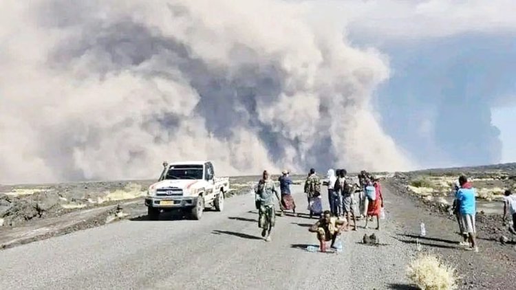 ૧ર હજાર વર્ષ બાદ ઈથોપીયાનો જ્વાળામુખી ફાટયો : રાખના વાદળો દિલ્હી સુધી પહોંચ્યા : આકાશમાં અંધારૂ છવાયું : સેંકડો ફલાઈટ રદ્દ