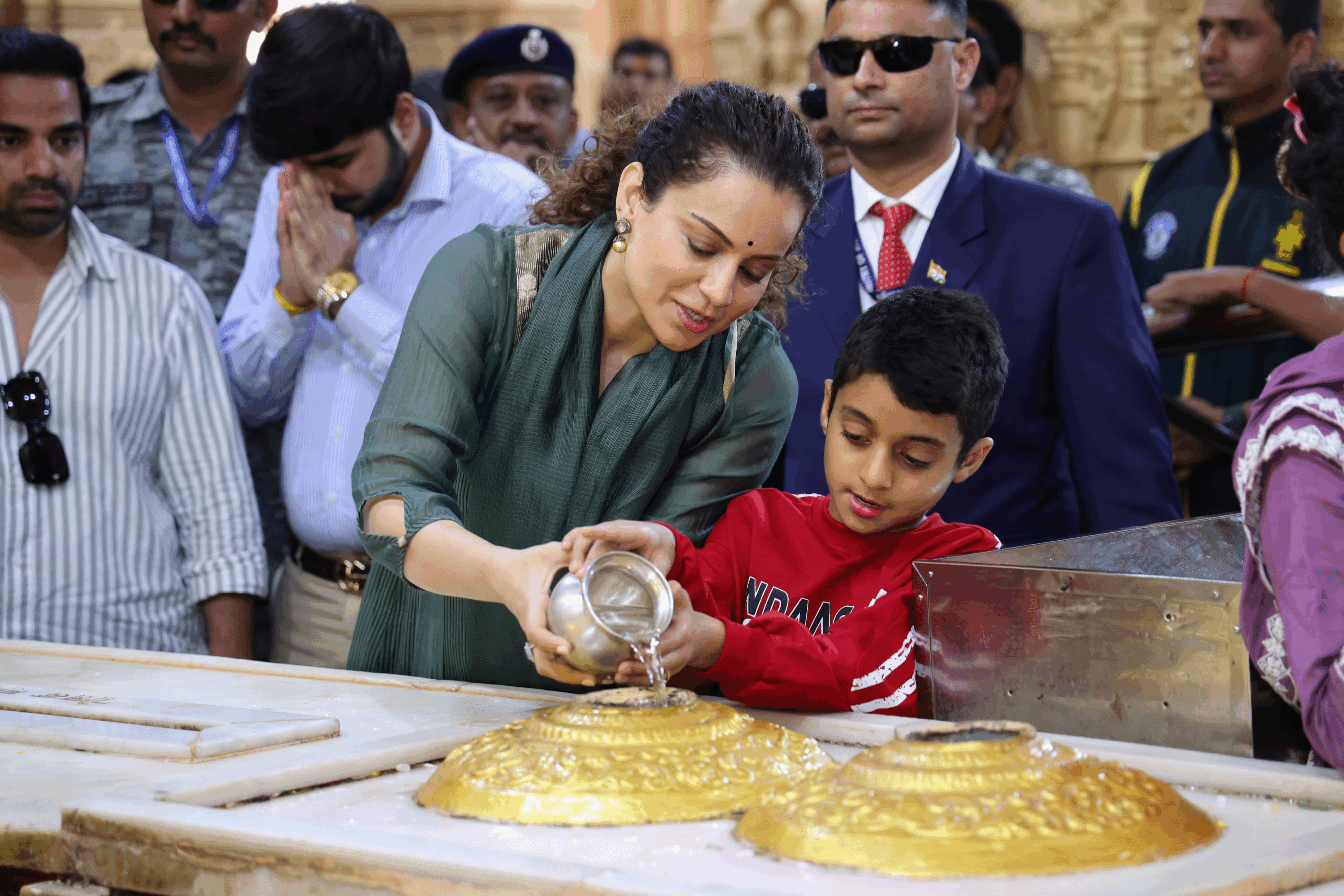 બોલીવુડ એક્ટ્રેસ તથા ભારતીય સંસદ કંગના રનૌતે સોમનાથ મંદિરના દર્શન કરી ધન્યતા અનુભવી