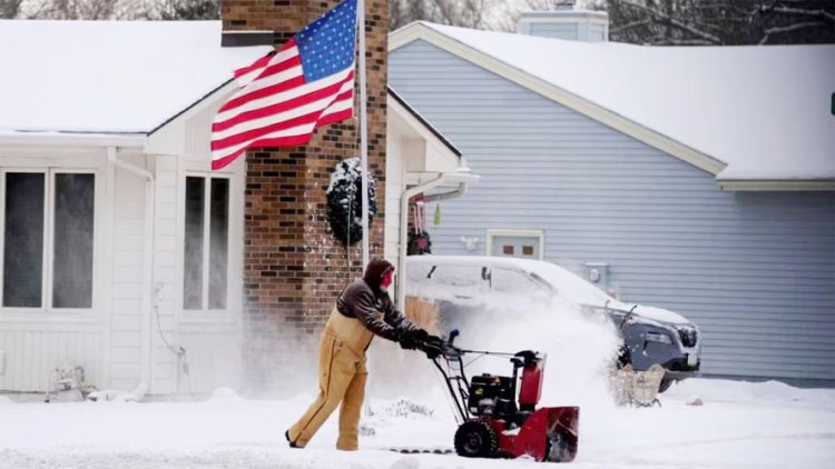 અમેરિકામાં ભારે હિમવર્ષા : ૯,૦૦૦ થી વધુ ફલાઇટ્સને અસર