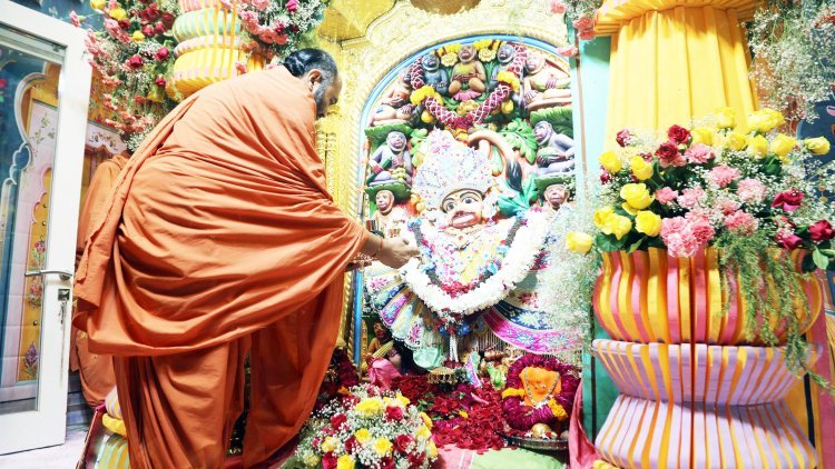 ધનુર્માસ નિમિત્તે શ્રી કષ્ટભંજનદેવ દાદાનું દિવ્ય રાજોપચાર પૂજન કરાયું