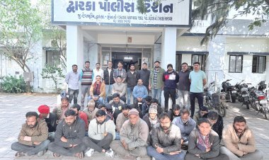 દ્વારકા પંથકમાં મધ્યરાત્રિના સમયે ઘોડીપાસાની જામેલી મહેફિલ પર એલસીબી પોલીસ ત્રાટકી