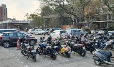 જૂનાગઢ શહેરમાં વધતી જતી ગંભીર ટ્રાફીક સમસ્યા શહેરનાં મુખ્ય માર્ગો ઉપર  આડેધડ પાર્કિંગ  થતાં વાહનો ટ્રાફીક સમસ્યા સર્જે છે : બંધ પડેલી સરકારી કચેરી, ઈમારતોના ખાલી પડેલા પટાંગણમાં વાહન પાર્કિંગ વ્યવસ્થા કરો