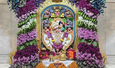 શ્રી કષ્ટભંનજનદેવ હનુમાનજી દાદાને એમ્બ્રોઇડરી વર્કવાળા વાઘા-રંગબેરંગી શેવંતી અને ઓકિર્ડના મિક્સ ફૂલોનો  શણગાર અને ૨૫૧ કિલો બુંદીના લાડુંનો અન્નકૂટ ધરાવાયો