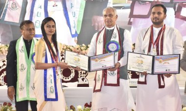 જૂનાગઢ કૃષિ યુનિવર્સિટીના ૨૧માં પદવીદાન સમારોહમાં વિદ્યાર્થીઓને રાષ્ટ્ર ઉત્થાનમાં યોગદાન આપવા અને પ્રાકૃતિક કૃષિના મિશનને આગળ વધારવા માટે પ્રેરણા પૂરી પડતા રાજ્યપાલ આચાર્ય દેવવ્રતજી