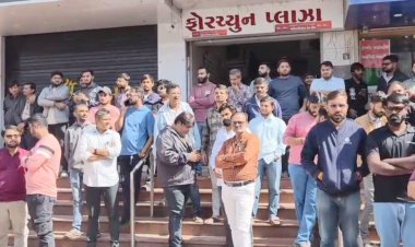 જૂનાગઢ શહેરમાં મોબાઈલનાં ૬ વેપારીઓને પોલીસે ઢોર માર માર્યો : ગુપ્ત ભાગે ઈલેકટ્રીક શોક આપ્યા : મોબાઈલનાં વેપારીઓમાં ભારે રોષ : એમજી રોડ સજજડ બંધ