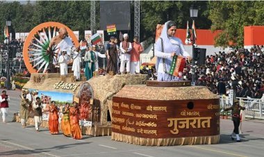 ‘સ્વતંત્રતા કા મંત્રઃ વંદે માતરમ’ થીમ આધારિત ટેબ્લોને પ્રાપ્ત “પોપ્યુલર ચોઈસ” શ્રેણીનો પ્રથમ ક્રમનો એવોર્ડ વિધિવત્ રીતે નવી દિલ્લી ખાતે એનાયત