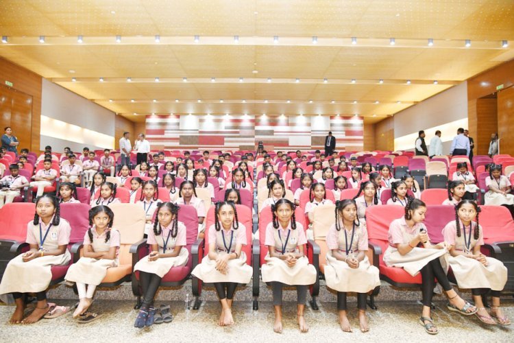 મુખ્યમંત્રી ભૂપેન્દ્ર પટેલની વનવાસી વિદ્યાર્થીઓ પ્રત્યે અનોખી સંવેદના : ખાસ સમય ફાળવીને ડાંગના વનવાસી બાળકો સાથે સંવાદ-મુલાકાત કરી