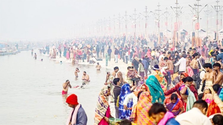 પ્રયાગરાજમાં પૂર્ણીમા સ્નાન સાથે માઘ મેળાનો પ્રારંભ : લાખો શ્રધ્ધાળુઓએ સંગમમાં ડુબકી લગાવી 