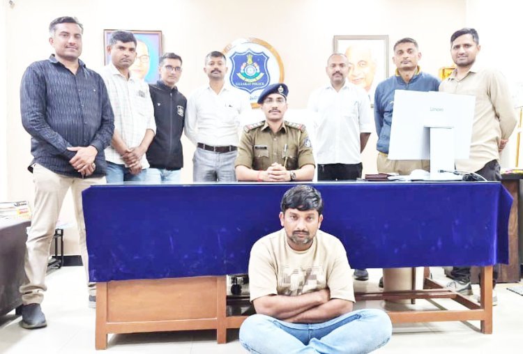 જૂનાગઢનાં ધરારનગરમાંથી નકલી દારૂની ફેકટરી ઝડપાઈ : રૂા. ૧૪,૦૩,ર૭૦નાં મુદામાલ સાથે મુખ્ય આરોપી ઝડપાયો