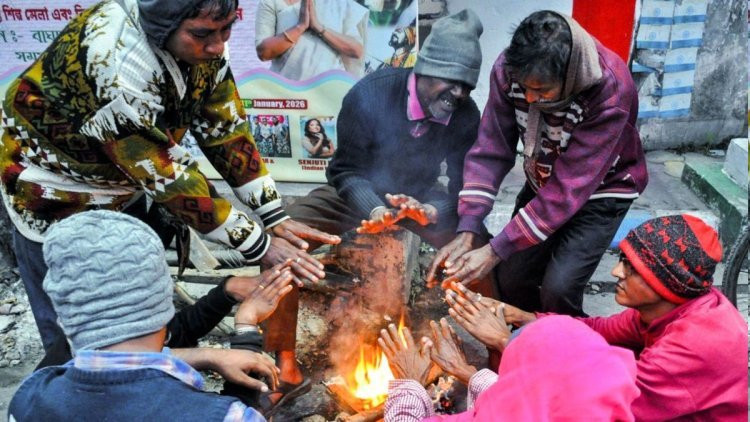 વહેલી સવારે ઠંડો પવન ફુંકાતા શિતલહેરને પગલે જનજીવન પ્રભાવિત જૂનાગઢ શહેરમાં કાતીલ ઠંડીનો સપાટો : ગીરનાર પર પ.૯ ડીગ્રી