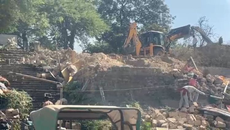 ભવનાથમાં સુદર્શન તળાવ પાસે ઓપરેશન ડિમોલીશન : ૬૦ જેટલા હથિયારો ઝડપાયા