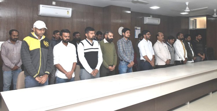 ખંભાળિયામાં શહીદ દિન નિમિત્તે કલેક્ટર કચેરી ખાતે બે મિનિટનું મૌન પાળવામાં આવ્યું