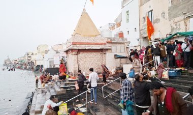 જગત મંદિરે દ્વારકાધીશના દર્શને આવતા ભાવિકો માટે અવ્યવસ્થા : એસપી-જીલ્લા કલેકટર ધ્યાન દે એ જરૂરી