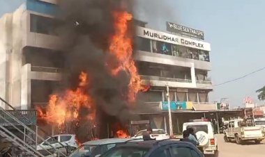 વેરાવળમાં આગ લાગેલ કોમર્શીયલ કોમ્પ્લેક્ષ ફાયર અને બાંધકામ મંજુરી વગર ખડકાયાનો ઘટસ્ફોટ થતા ચકચાર