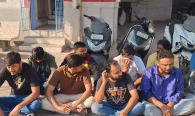 જૂનાગઢના ચિતાખાના ચોક વિસ્તારમાં ચકલી-પોપટ જુગાર કલબ પર એસએમસી ત્રાટકી : ૧૬ જુગારી ઝડપાયા