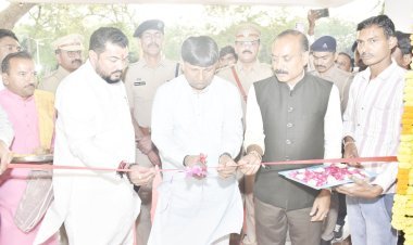 રાજ્યના નાણા અને પોલીસ હાઉસિંગ વિભાગના રાજ્યમંત્રી કમલેશ પટેલે ચોકી સોરઠ ખાતે રૂા.૧૮ કરોડના ખર્ચે પોલીસ તાલીમાર્થીઓ માટે નવનિમિર્ત કર્મવીર કેડેટ ભવનનું લોકાર્પણ કર્યું