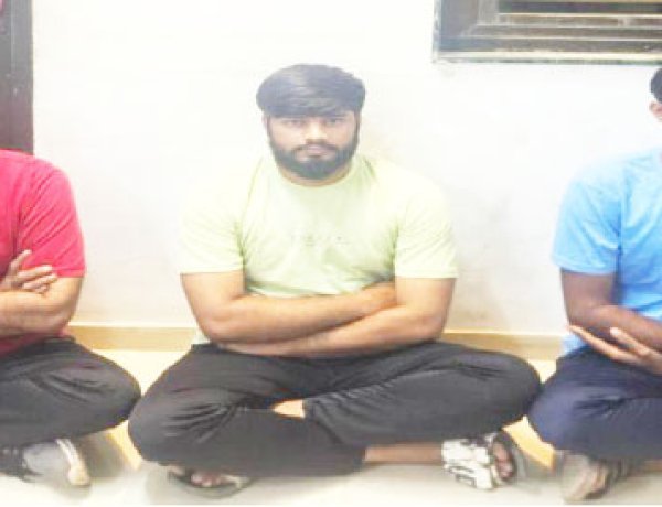 વંથલી ખાતે થયેલ યુવાનની હત્યા કેસનાં ૩ આરોપીઓને ગણતરીની કલાકોમાં ઝડપી લેતી પોલીસ